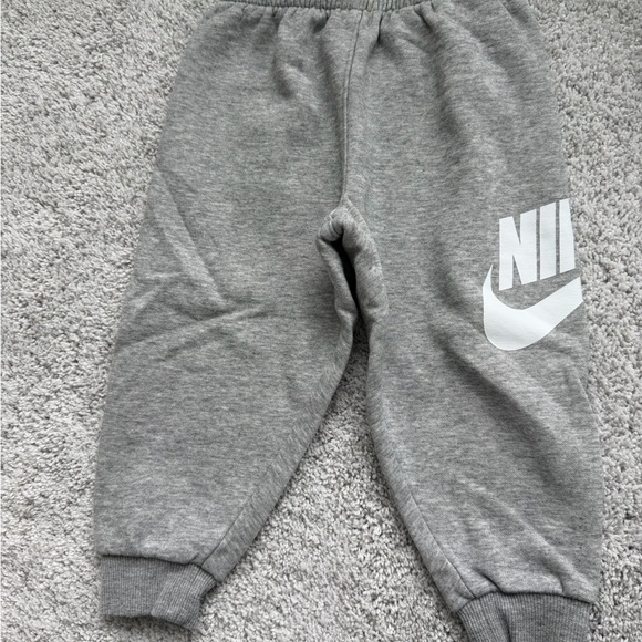 Nike set, toddler boy 3t - Picture 4 of 5